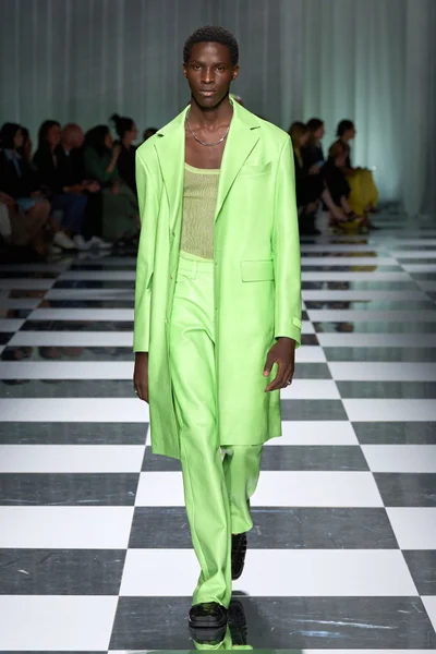 Look 69